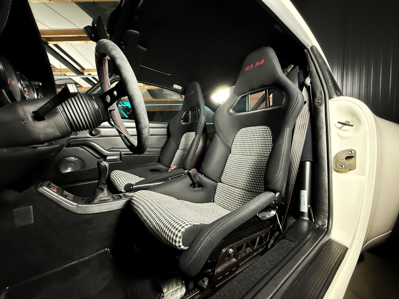 Fahrzeugabbildung Porsche 993 RS Nachbau 3,8L + 325 PS + Komplett umbau