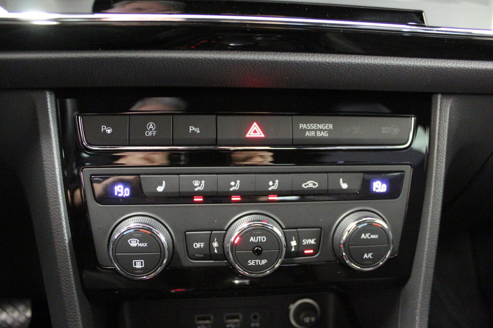 Fahrzeugabbildung SEAT Ateca 1.5 TSI ACT 110kW Xcellence DSG *Winterräd