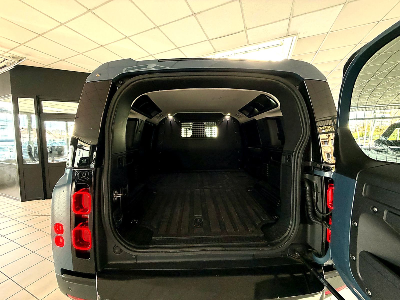 Fahrzeugabbildung Land Rover Defender 110 Hard Top S/3-SITZE/NAVI/LEDER/360''