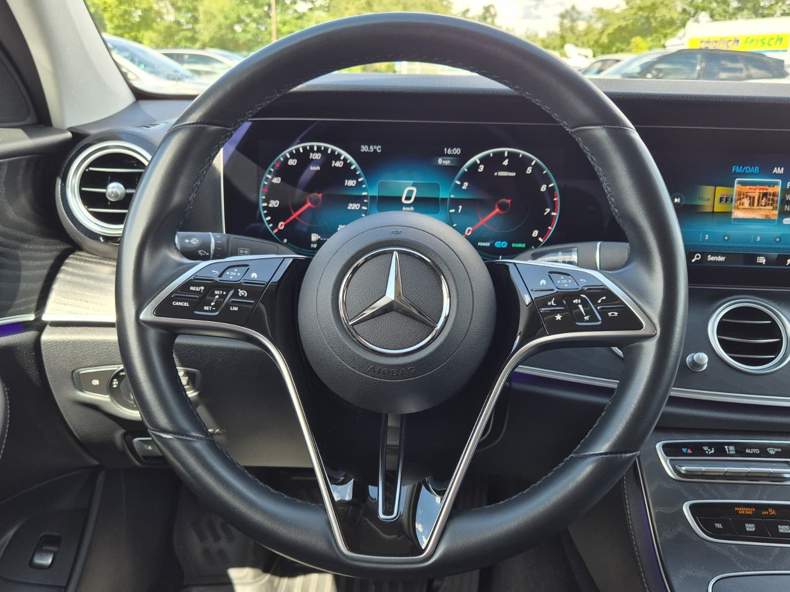 Fahrzeugabbildung Mercedes-Benz E 200 AMG NIGHT*LED*MEMORY*MBUX*KAMERA*19"