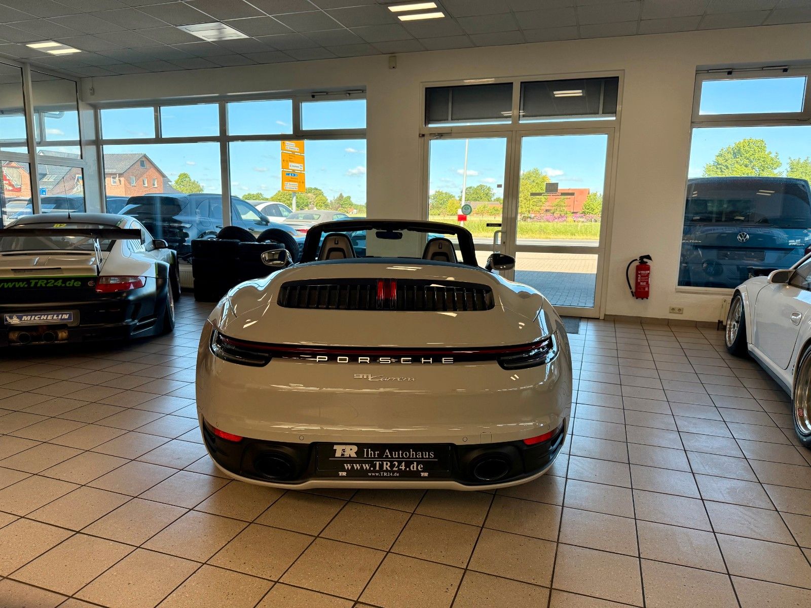 Fahrzeugabbildung Porsche 911 992 Carrera Cabrio Sportabgas/ACC/18-Wege