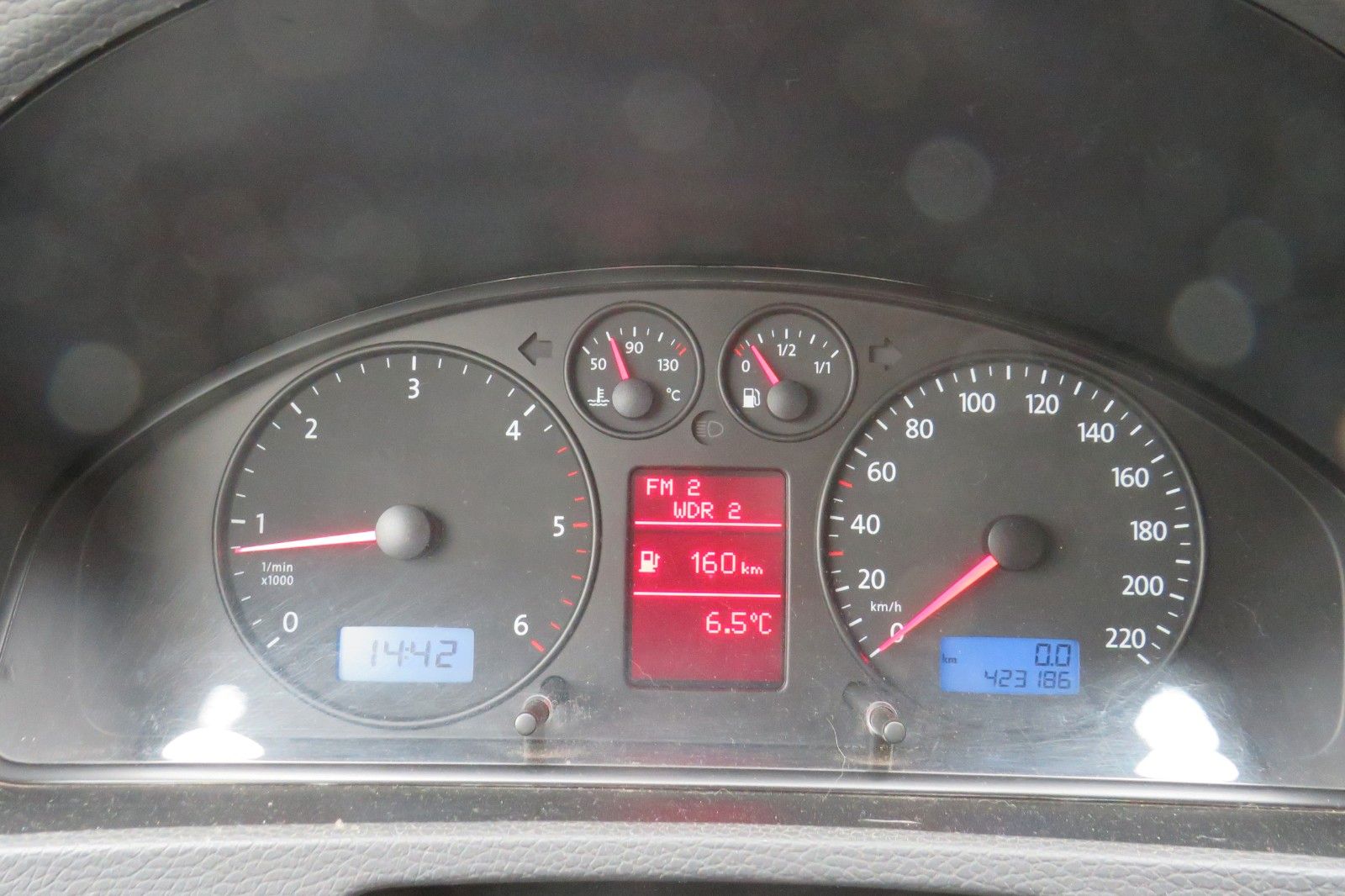 Fahrzeugabbildung Volkswagen T5 California 1.H SCHECKHEFT MOTOR TEILÜBERHOHLT