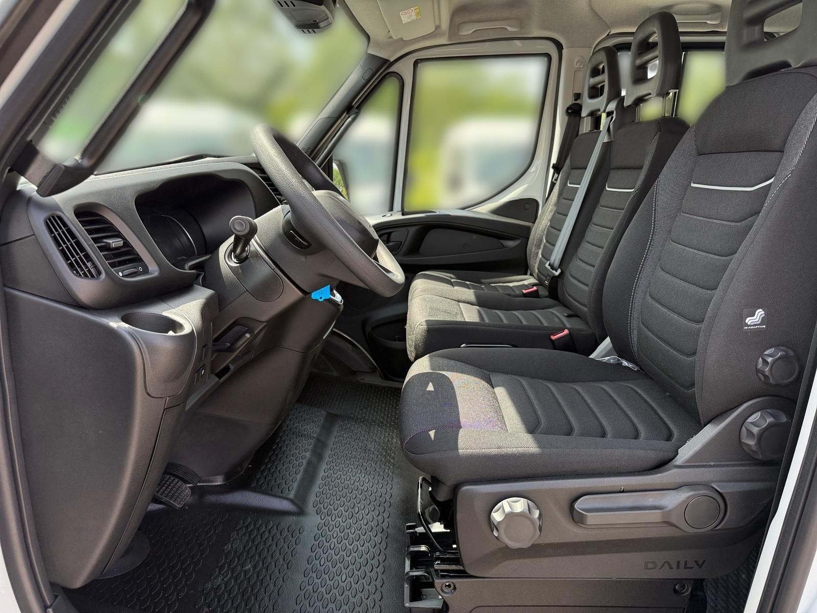 Fahrzeugabbildung Iveco Daily 35S14BA8 D Doka Pritschenwagen