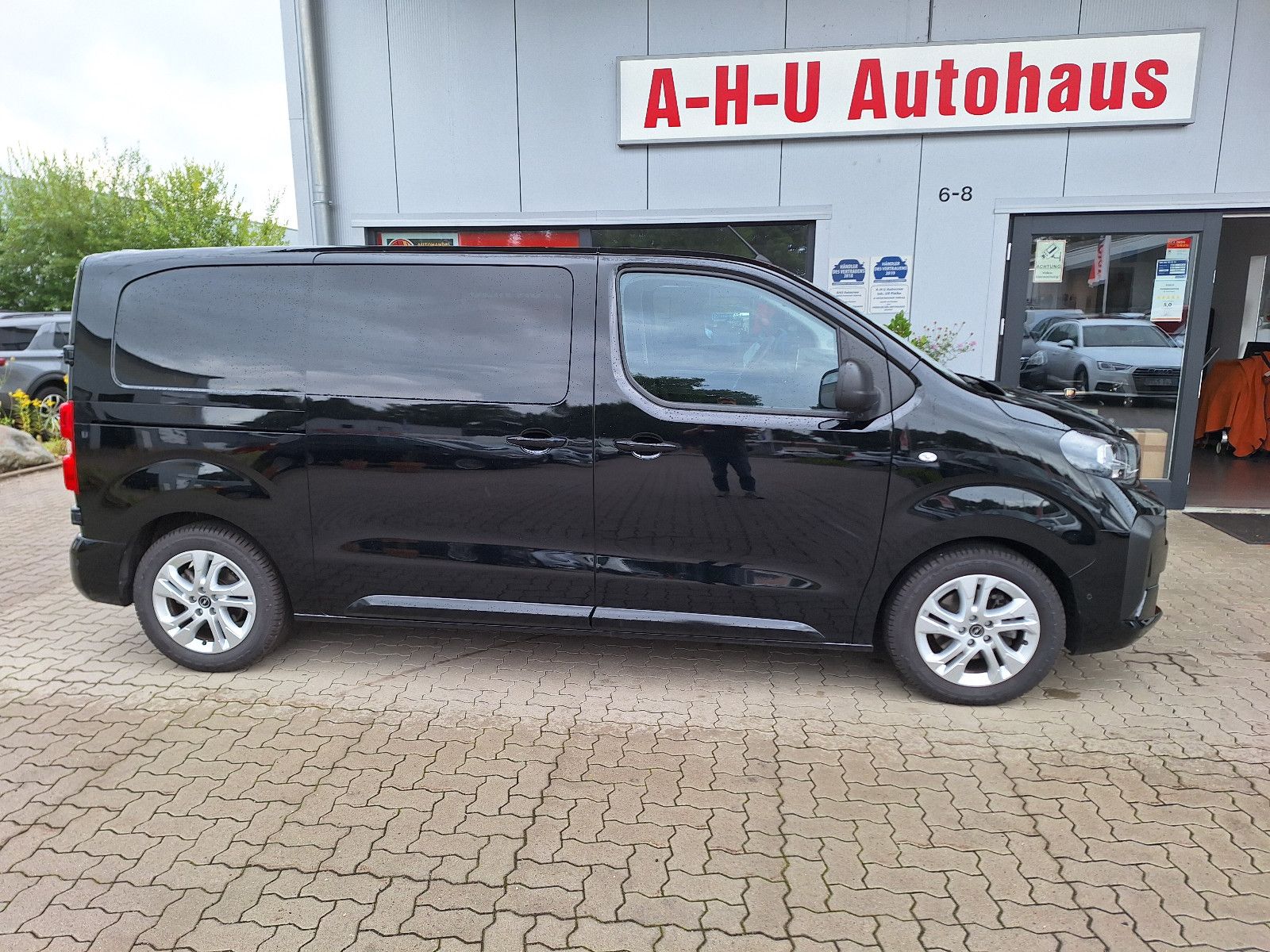 Fahrzeugabbildung Opel Vivaro Doka 5 Sitzer /Aut. Hagelschaden