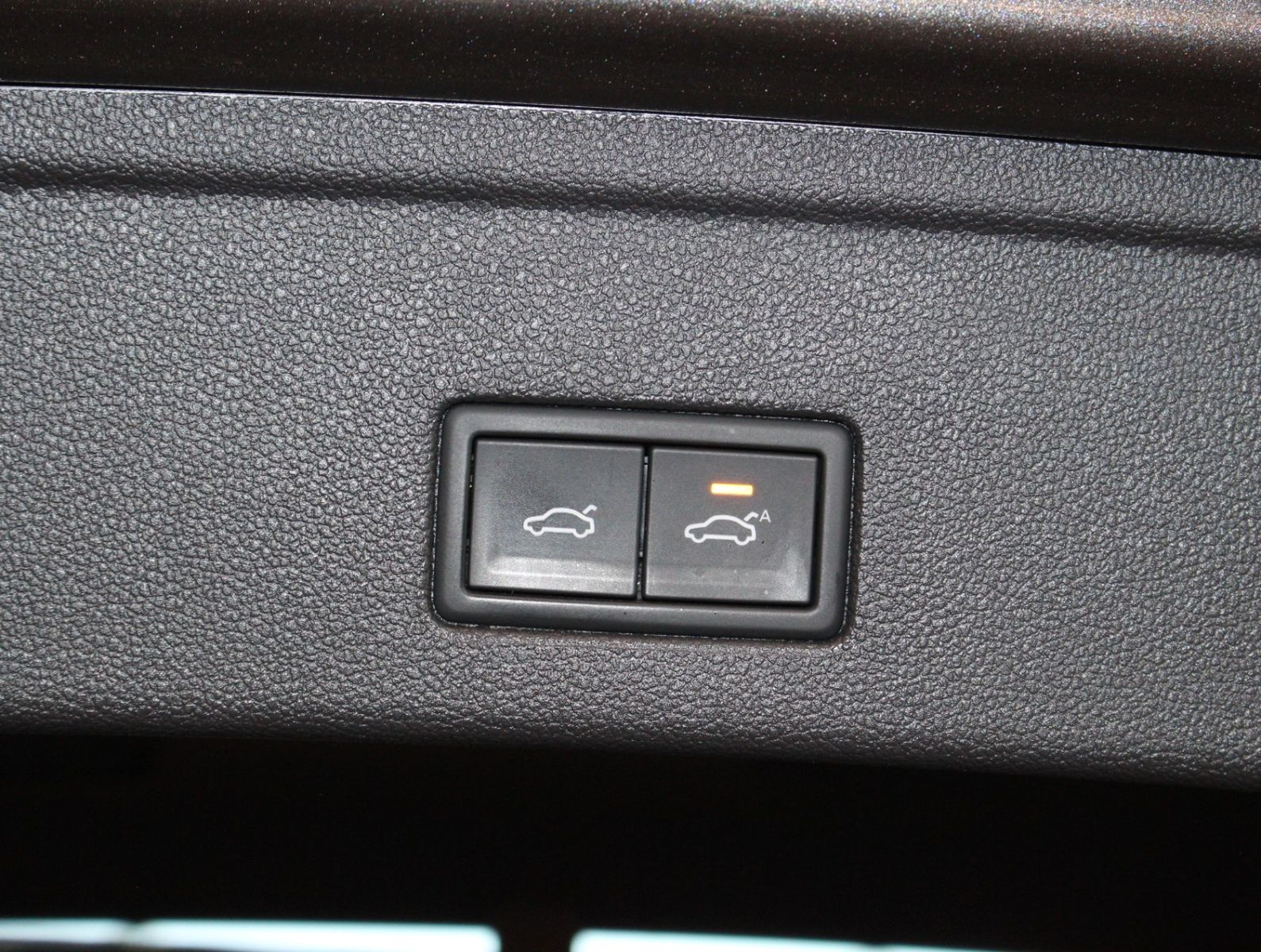 Fahrzeugabbildung Volkswagen Touareg 4.0 V8 TDI  4M  R-Line*PNRM*AHK*HUD*Voll