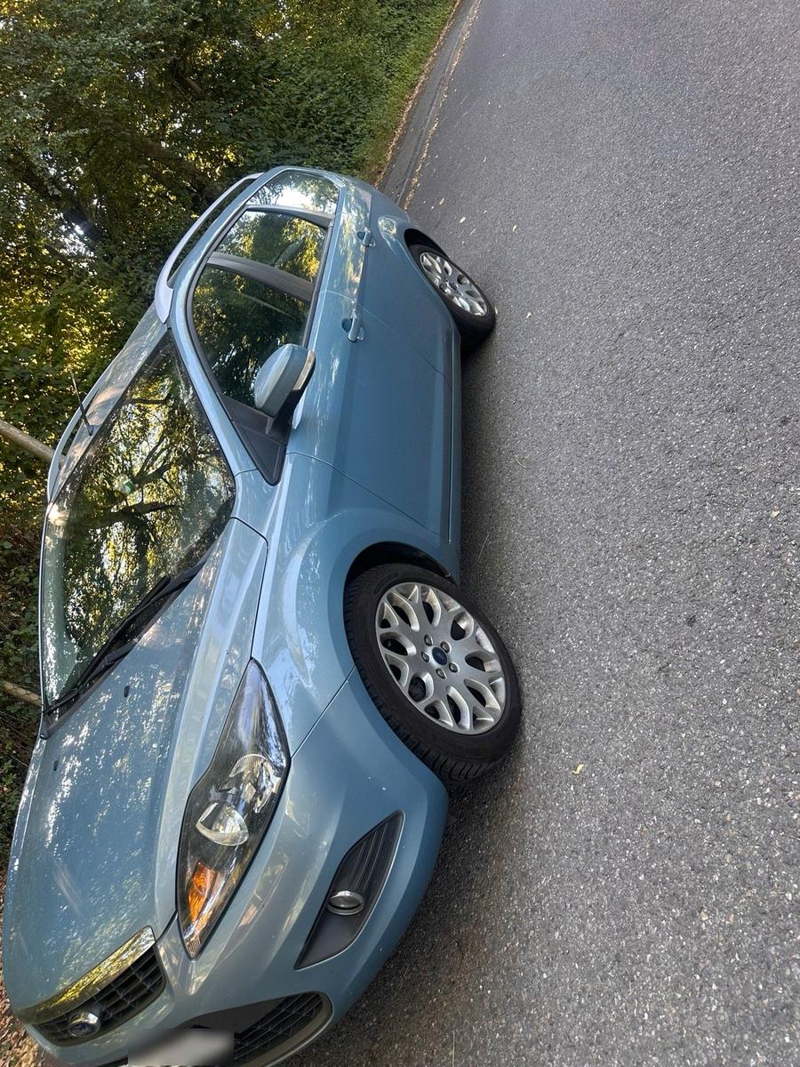 Ford Focus 2010 — rear view