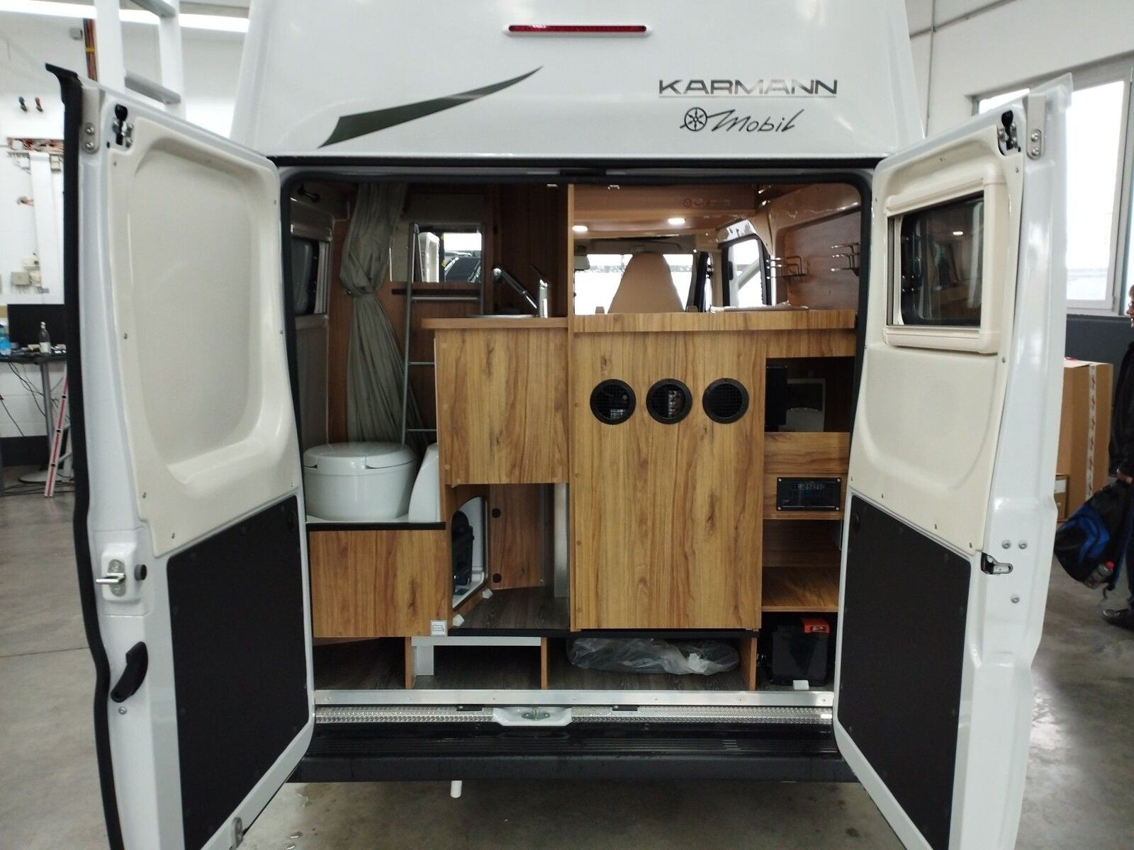 Fahrzeugabbildung Karmann Dexter DE 550 140 PS, Rückfahrkamera