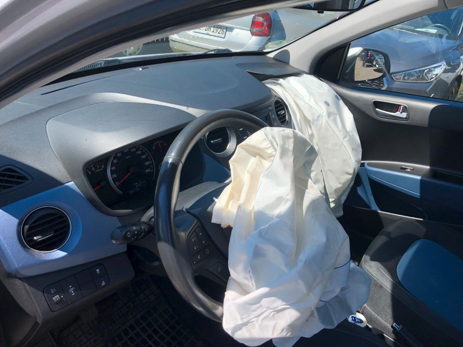 Fahrzeugabbildung Hyundai i10 Style Frontschaden