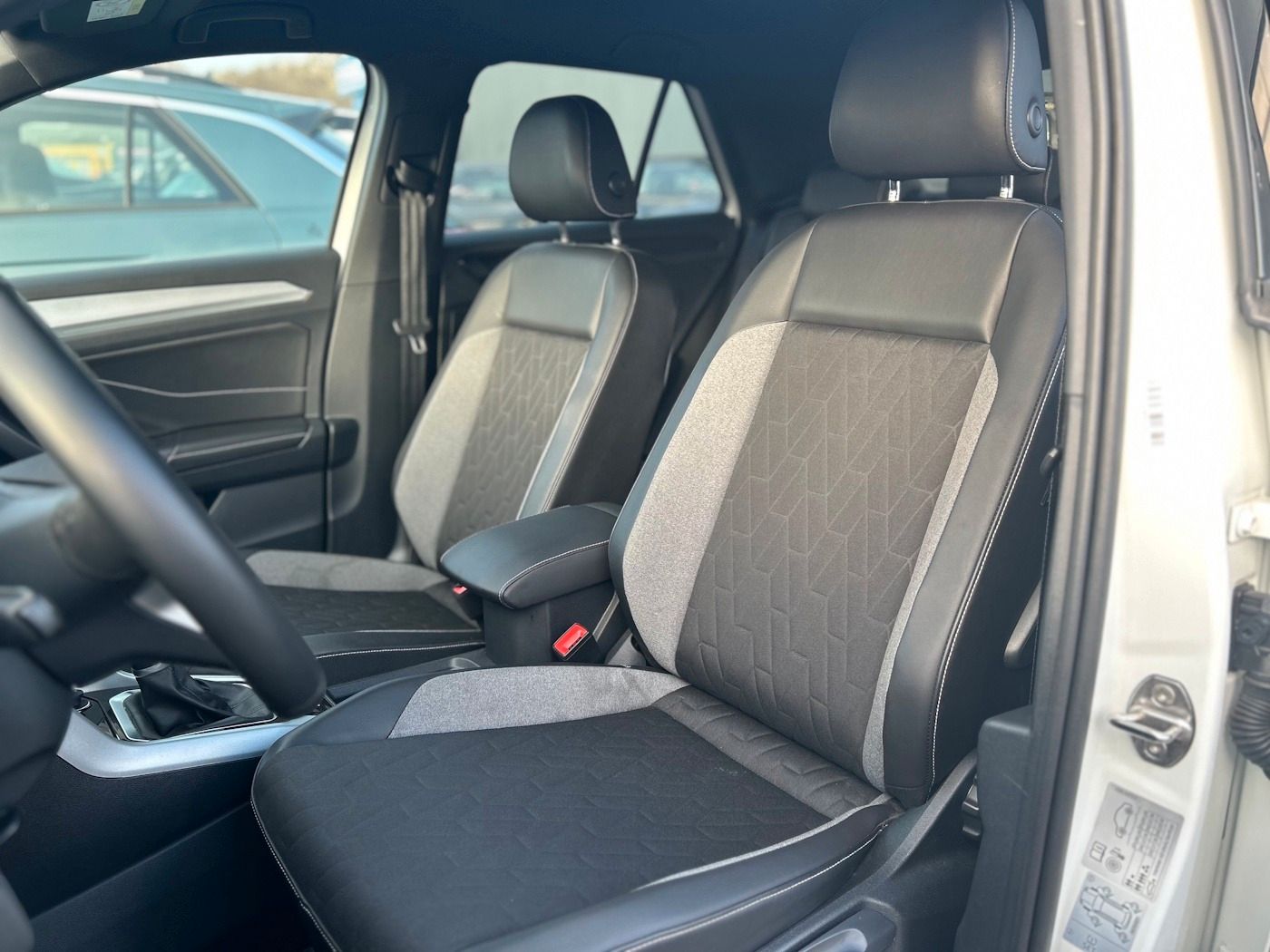 Fahrzeugabbildung Volkswagen T-Roc 2.0 TDI GOAL NEU50T AHK LED ACC SHZ+LHZ