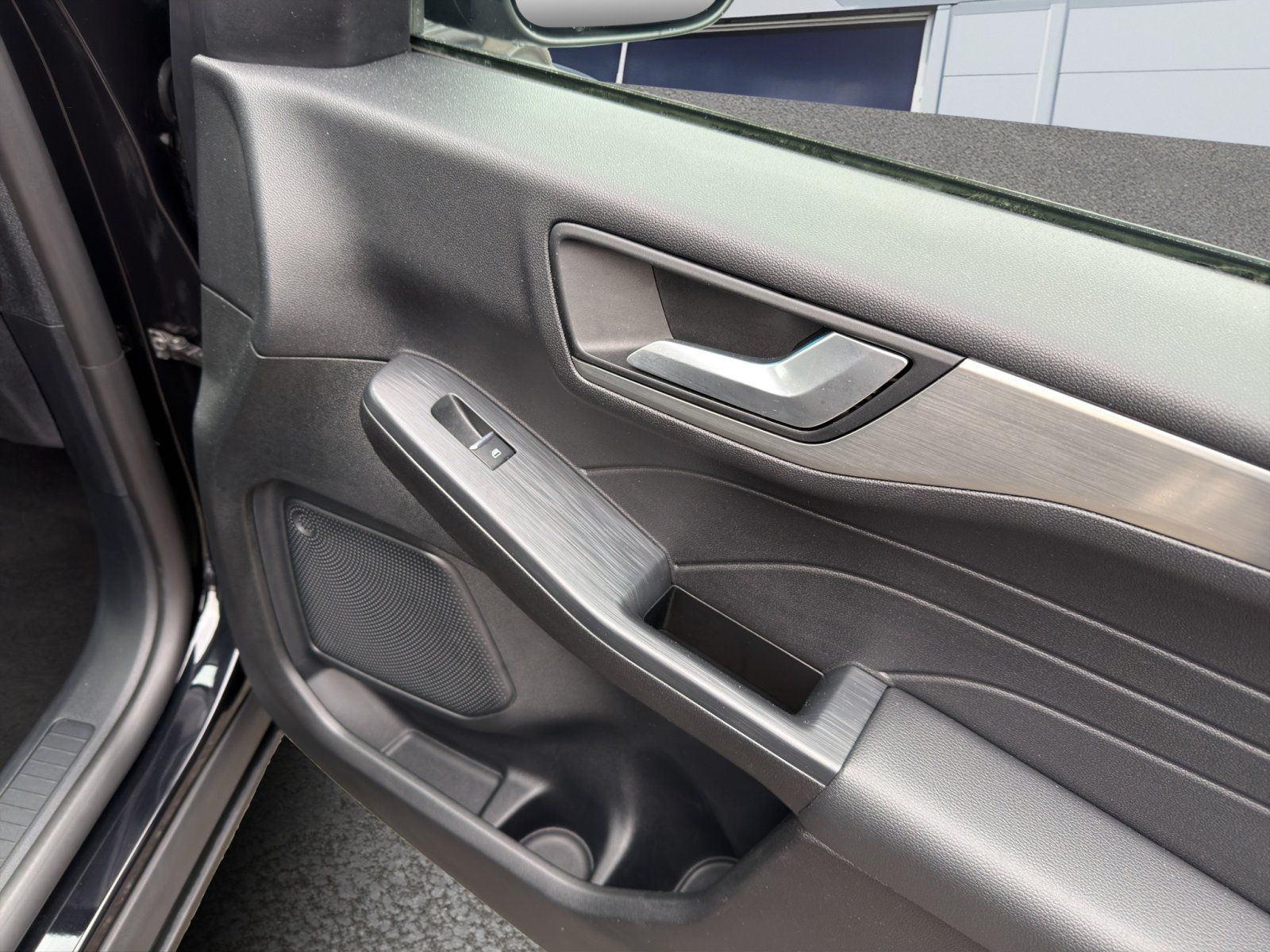 Fahrzeugabbildung Ford Kuga Hybrid Titanium X