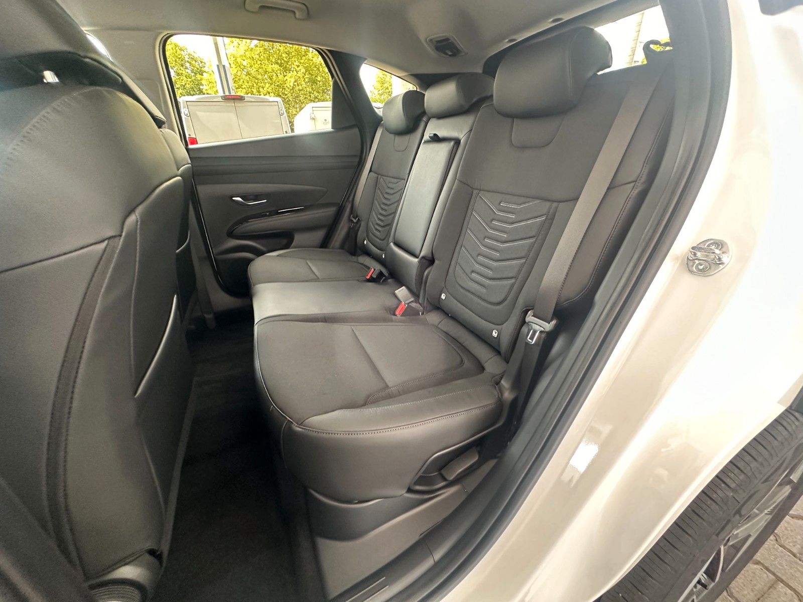 Fahrzeugabbildung Hyundai Tucson Trend Hybrid 1.6l 215PS Navi/Krell!