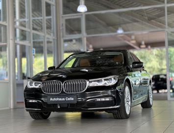 Fahrzeugabbildung BMW 740d xDr Glasdach ACC HUD HI-FI Ferngest.Parken