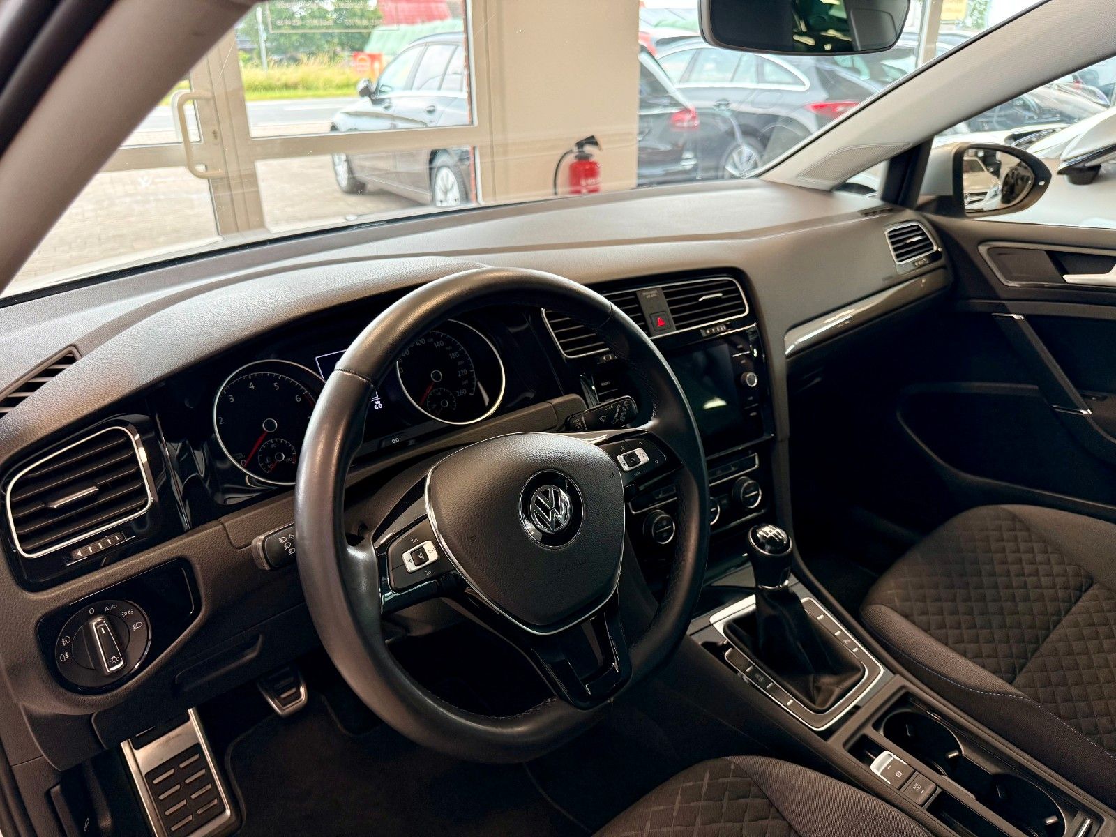 Fahrzeugabbildung Volkswagen Golf VII 1.0 Join Navi / LM-Felgen
