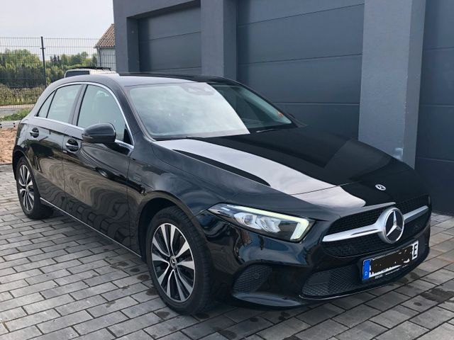 MERCEDES-BENZ A 250 e DCT - perfekter Zustand 