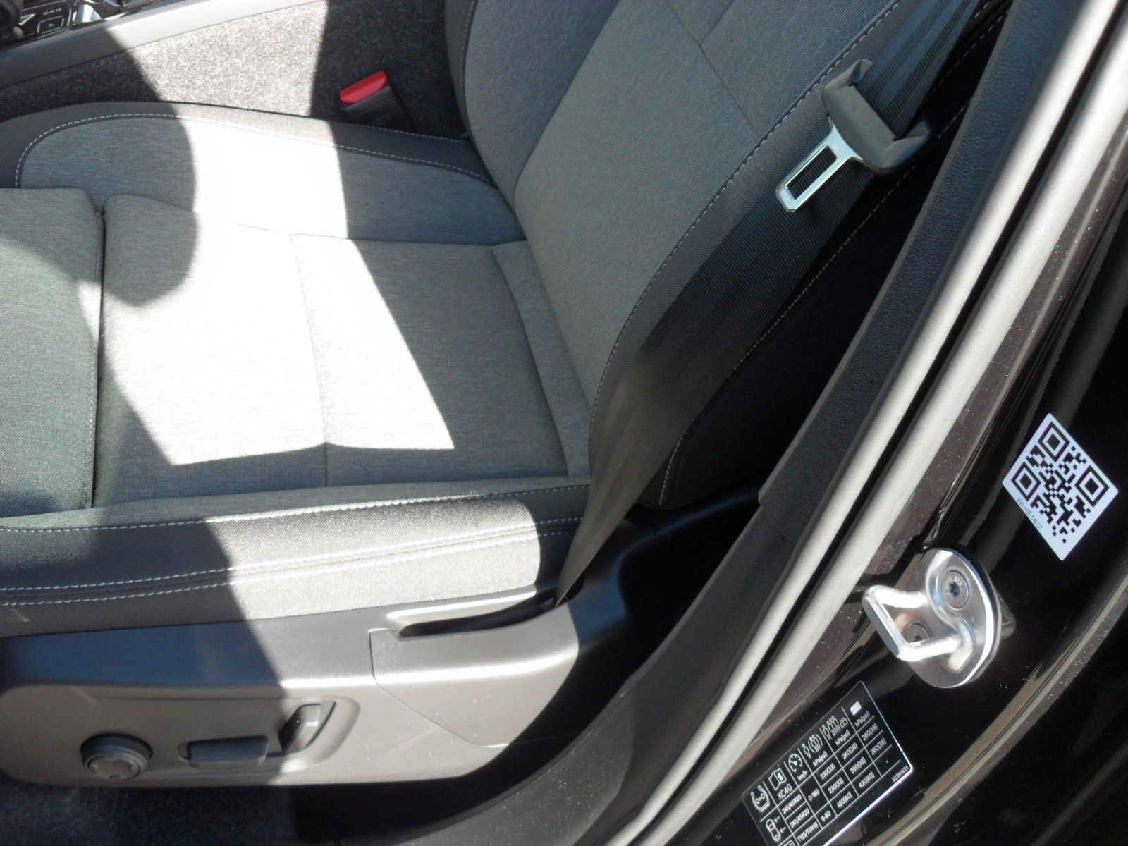 Fahrzeugabbildung Volvo XC 40 B3 Plus Black Edition | 360° | Panor.