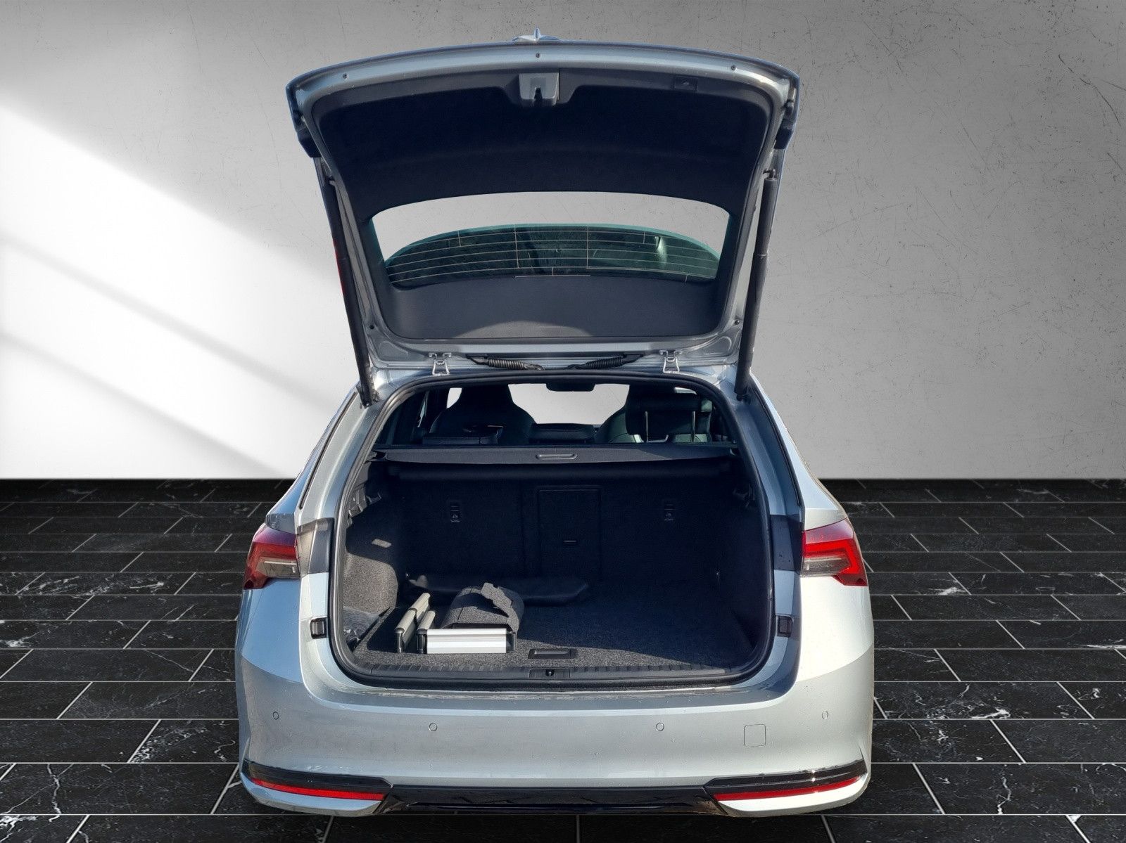 Fahrzeugabbildung SKODA Octavia Combi Sportline TDI Pano AHK Licht+