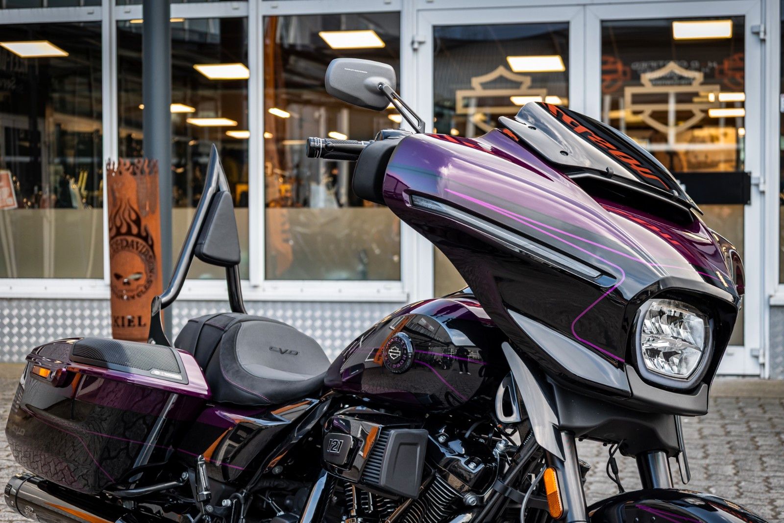 Fahrzeugabbildung Harley-Davidson CVO Street Glide FLHXSE 121 cui - Jekill & Hyde