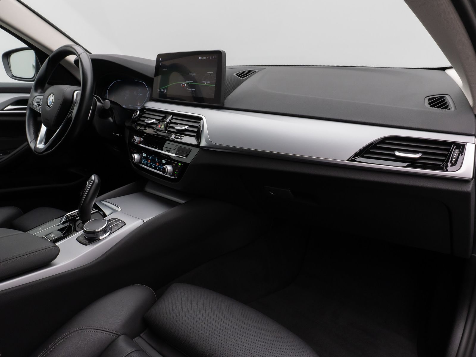 Fahrzeugabbildung BMW 520d Kamera DAB 4xKlima AHK Alarm Leder Sport