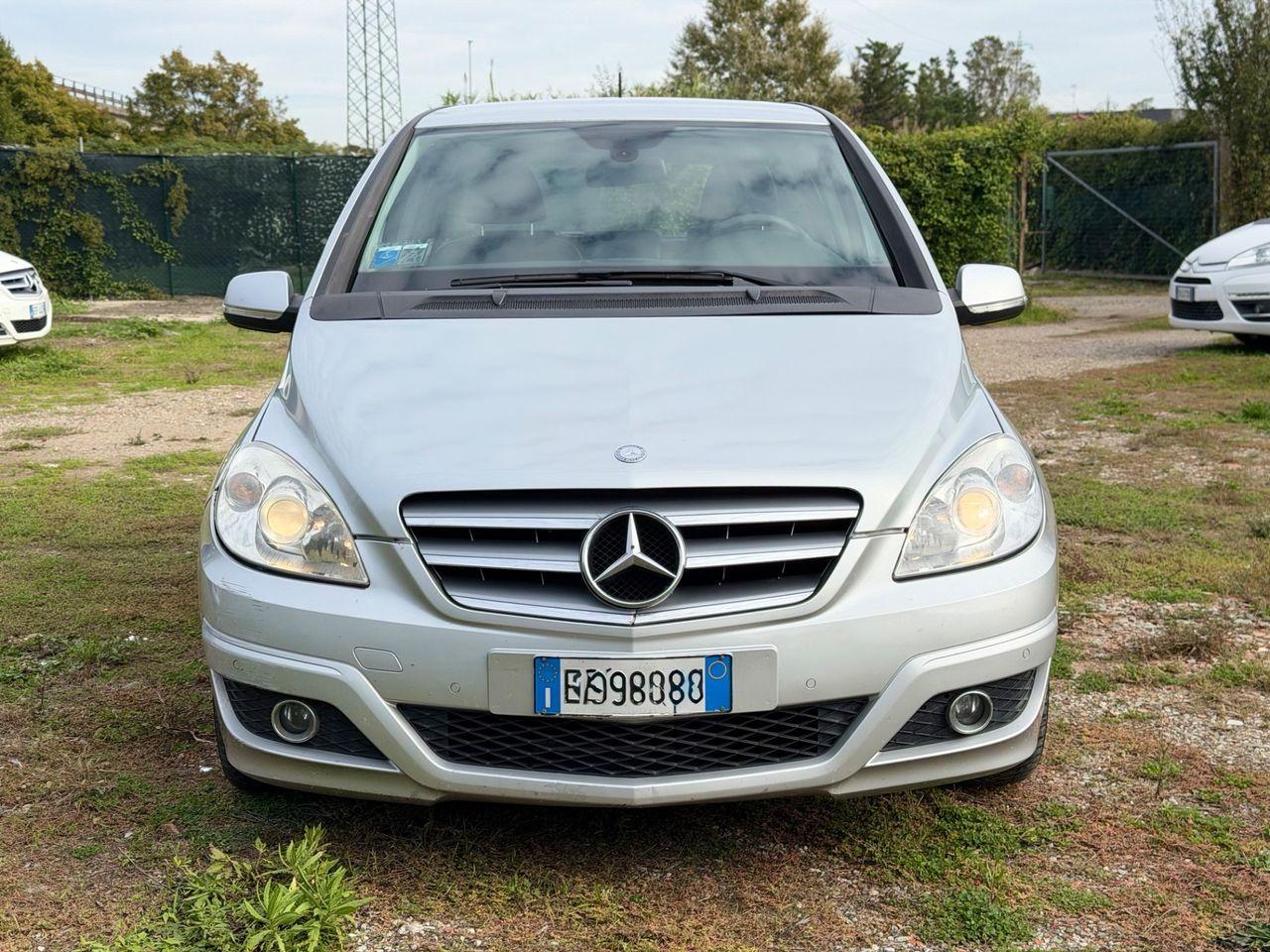 Mercedes-Benz B180 2010 — rear view