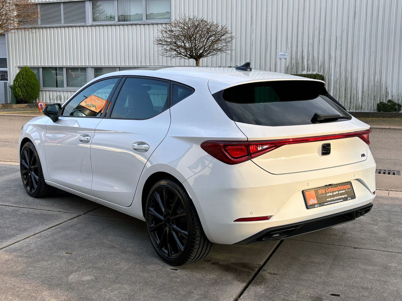 Fahrzeugabbildung SEAT Leon 1.5eTSI DSG FR LED ACC eGSD KAM CarPlay SHZ