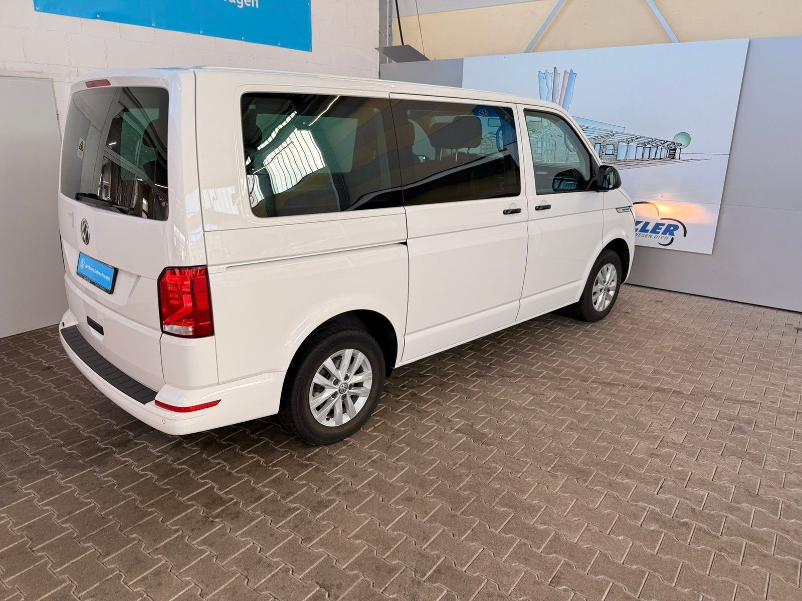 Fahrzeugabbildung Volkswagen T6 Multivan Trend. 2,0 TDI +AHK+Kamera+App Conne