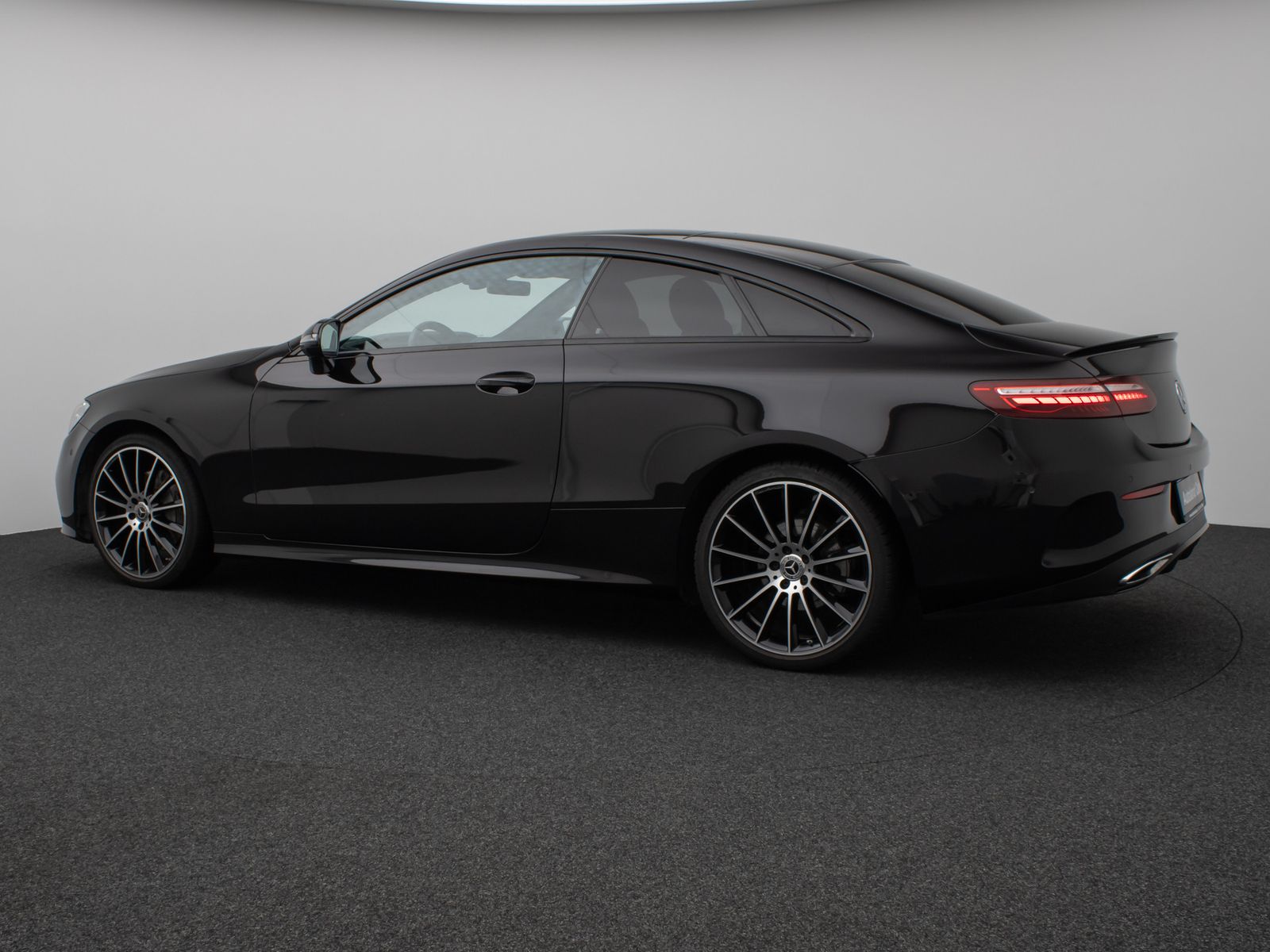 Fahrzeugabbildung Mercedes-Benz E300d Coupe 4Matic AMG Panorama Kamera LED