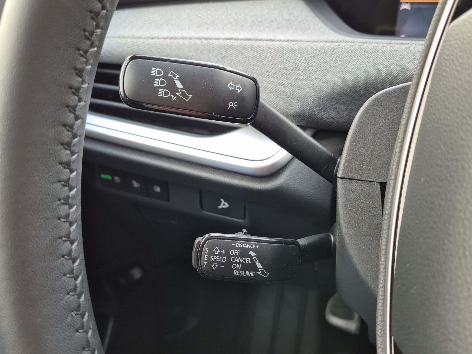 Fahrzeugabbildung SKODA Enyaq Coupé 85 Loft Matrix AHK WäPu Navi Pano AC