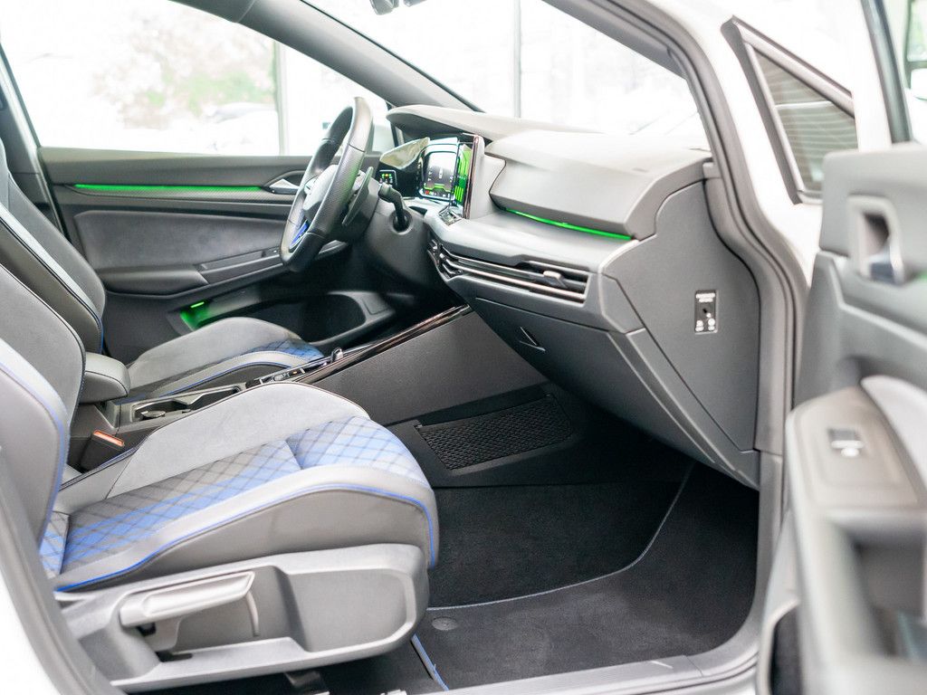 Volkswagen Golf VIII R Performance 2,0 l TSI 4MOTION DSG foto 3