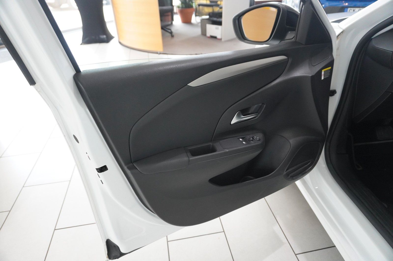 Fahrzeugabbildung Opel Corsa-e F EDITION 7KW NAVI/VIRT/SPORT/DAB/WÄRMEP