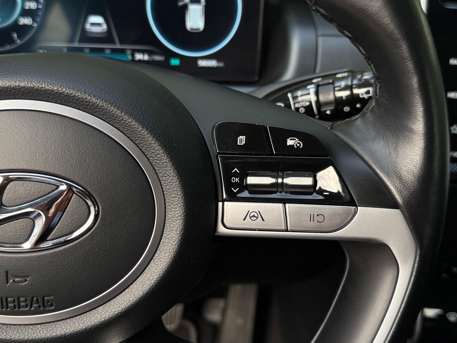 Fahrzeugabbildung Hyundai Tucson 1.6 T-GDI DCT 2WD LED+SHZ+KAM+CARPLAY+DAB