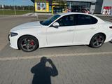 Alfa Romeo Giulia 2.0 Turbo 16V 206 kW AT8-Q4 Veloce Veloce - weiße Alfa Romeo Giulia