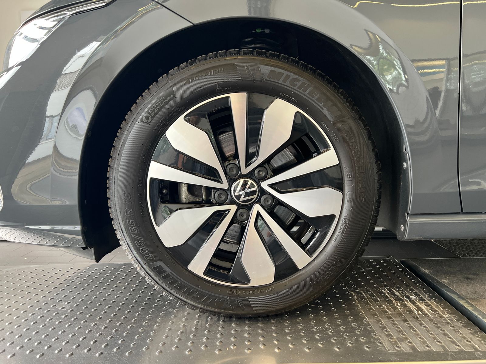 Fahrzeugabbildung Volkswagen Golf VIII Goal 1.5 eTSI DSG *AHK, LED, ACC, Navi