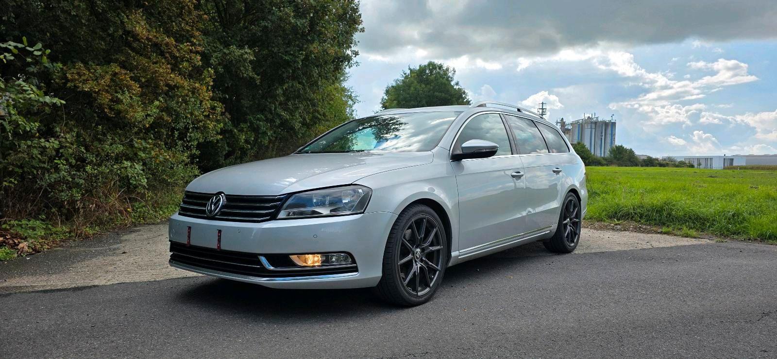 Volkswagen Passat 2011 — rear view