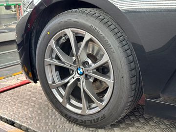 BMW 320i A