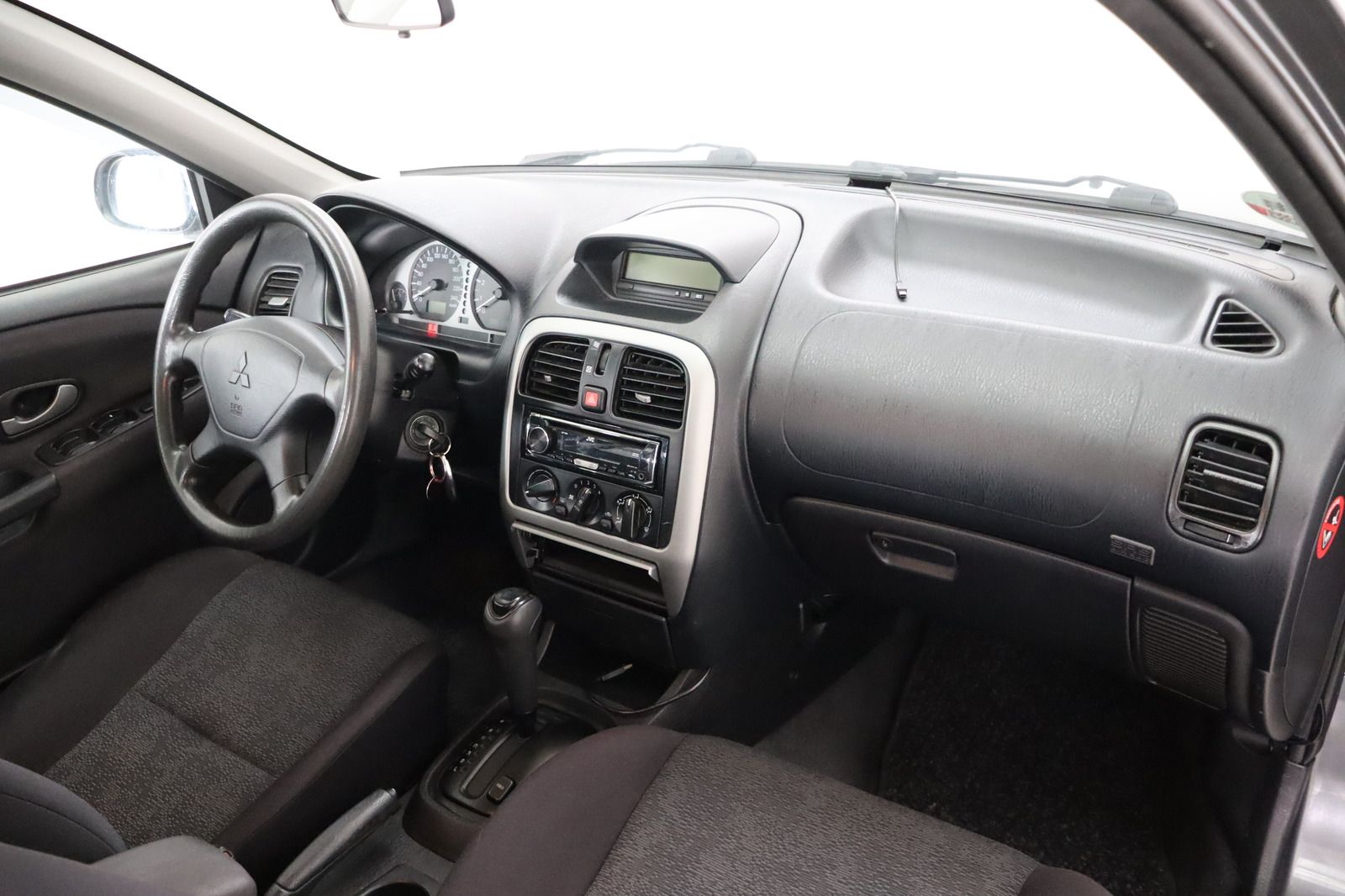 Fahrzeugabbildung Mitsubishi Carisma 1.6 Avance Automatik * HU/AU 03.28