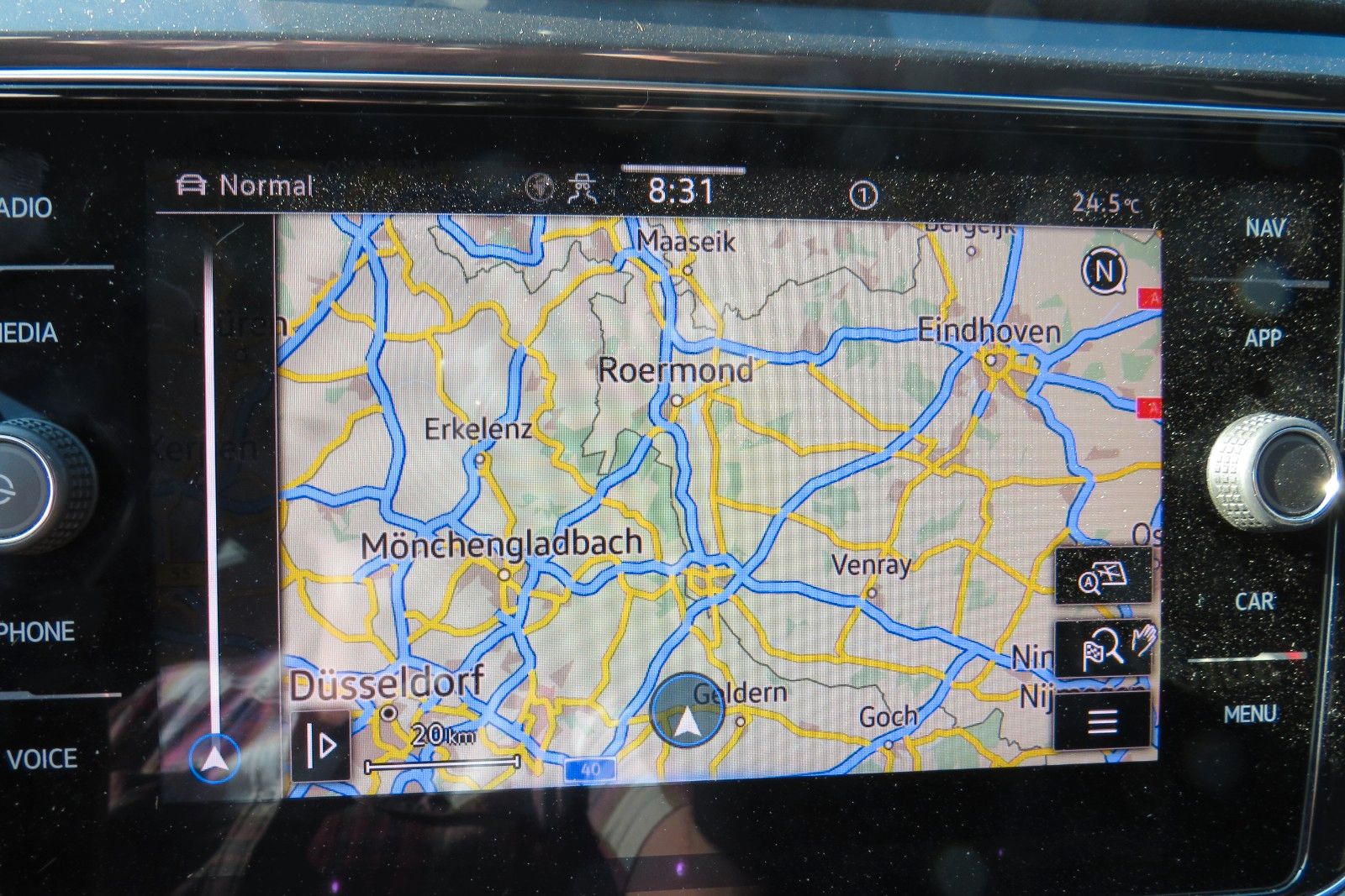 Fahrzeugabbildung Volkswagen T-Roc Sport ACC LED PDC NAVI DAB 1.HAND