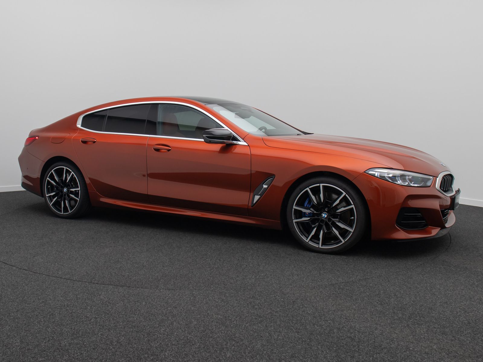 Fahrzeugabbildung BMW M850i xD Gran Coup&eacute; Panorama Individual B&W Voll