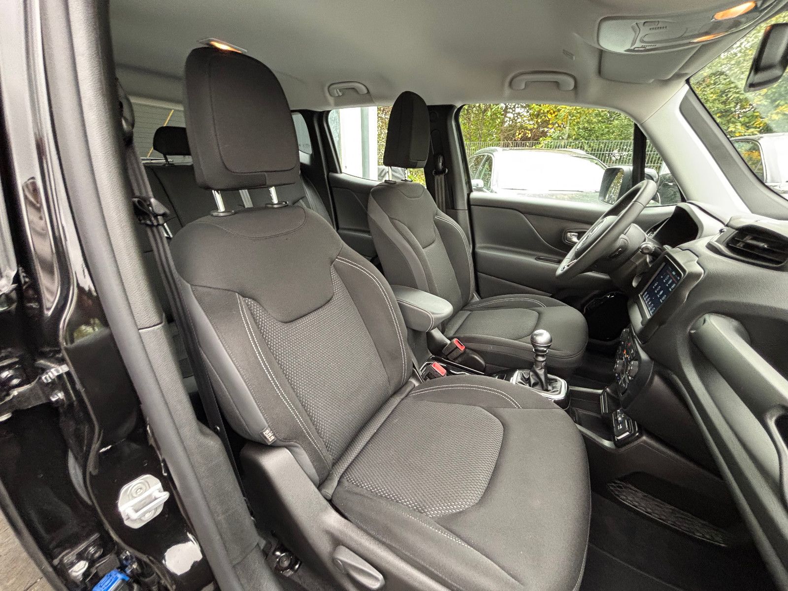 Fahrzeugabbildung Jeep Renegade Longitude//AMBIENTE/APPLE