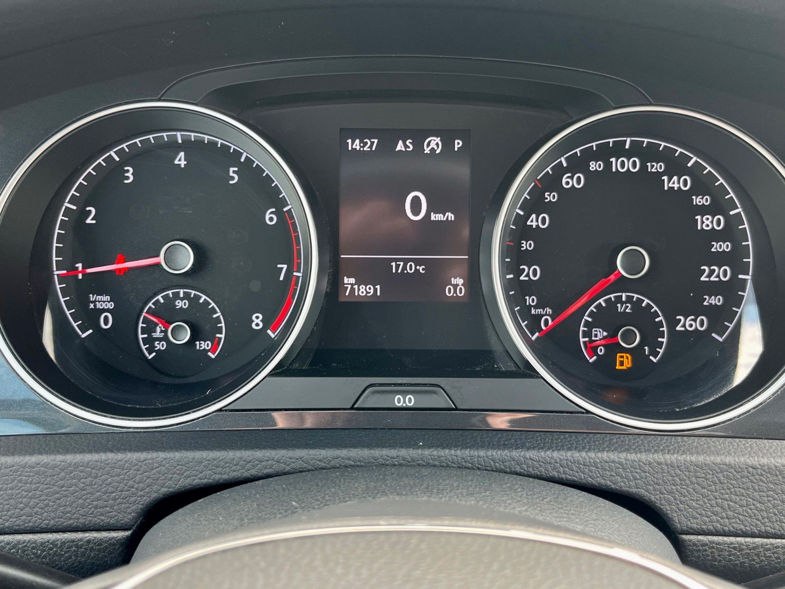 Fahrzeugabbildung Volkswagen Golf VII 1.0 Lim. Comfortline DSG Navi PDC 1.HD