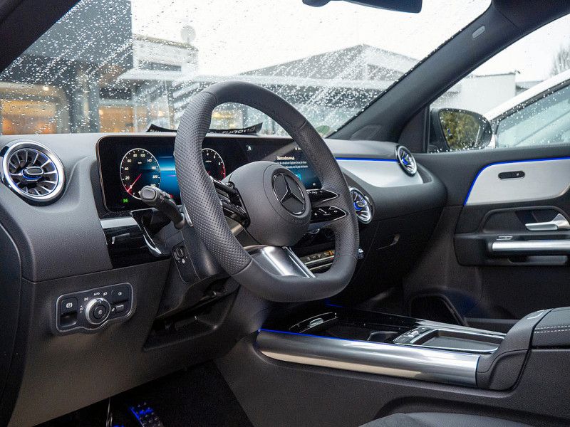 Mercedes-Benz GLA 180 AMG NIGHT MULTI 360 AHK DISTR KAMERA PDC foto 11