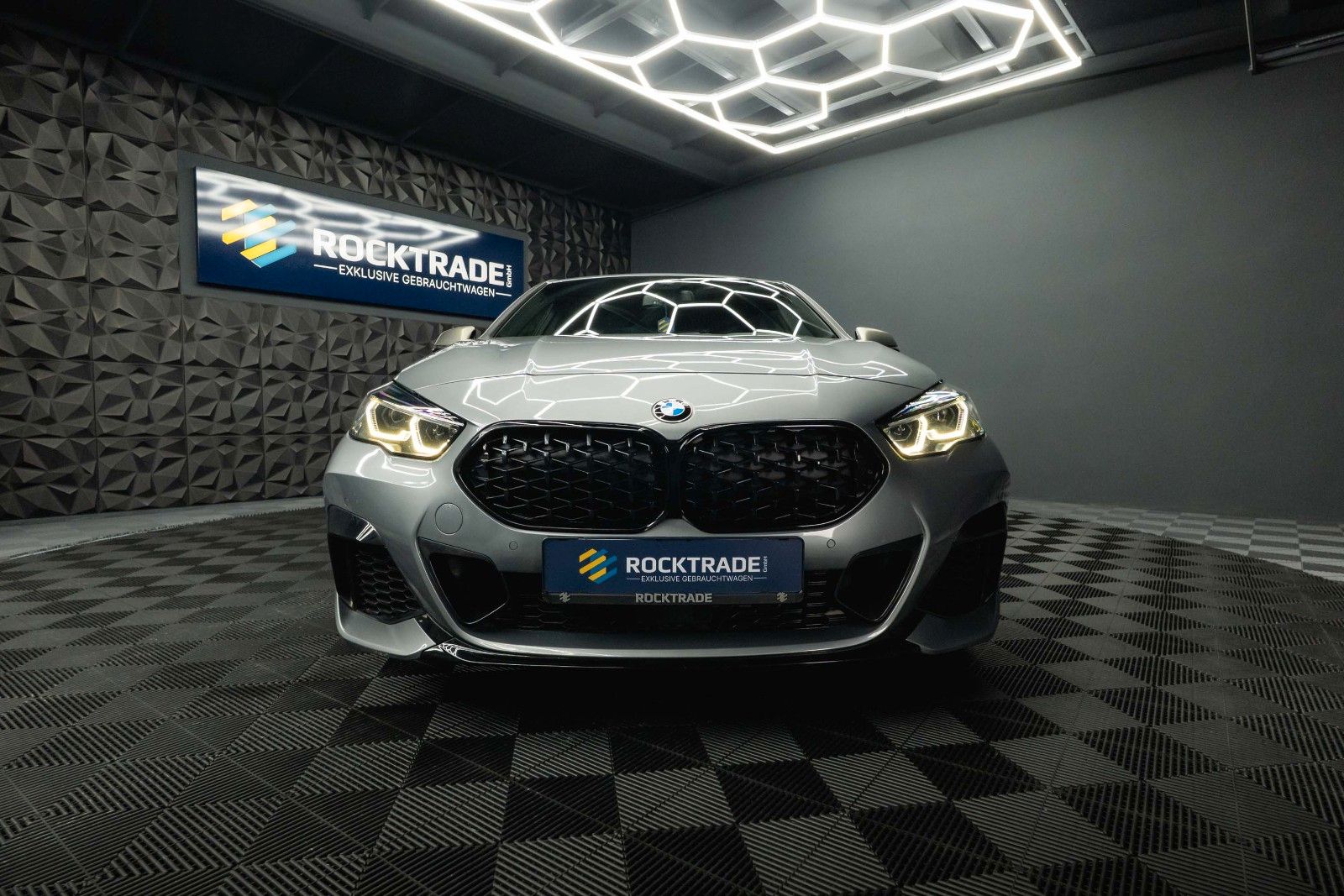 Fahrzeugabbildung BMW M235i xDrive M-Sport Pro Performance Shadow LED
