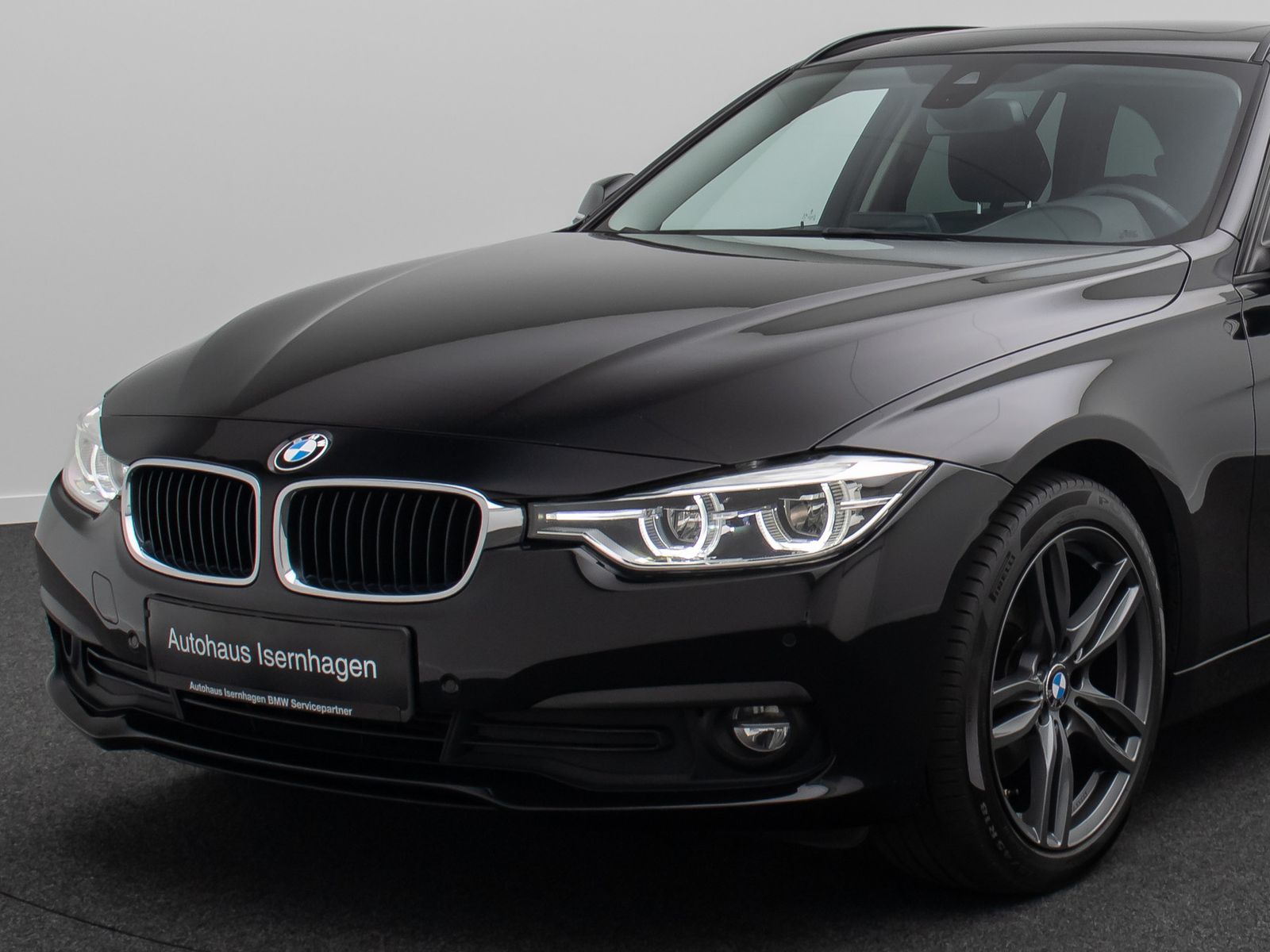 Fahrzeugabbildung BMW 320d GeschwindigReg PDC Panorama LED Sportsitz