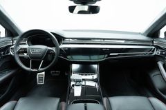 AUDI S8 4.0 TFSI*EXCLUSIVE*AHK*STHZG*PANO*MATRIX*B&O*