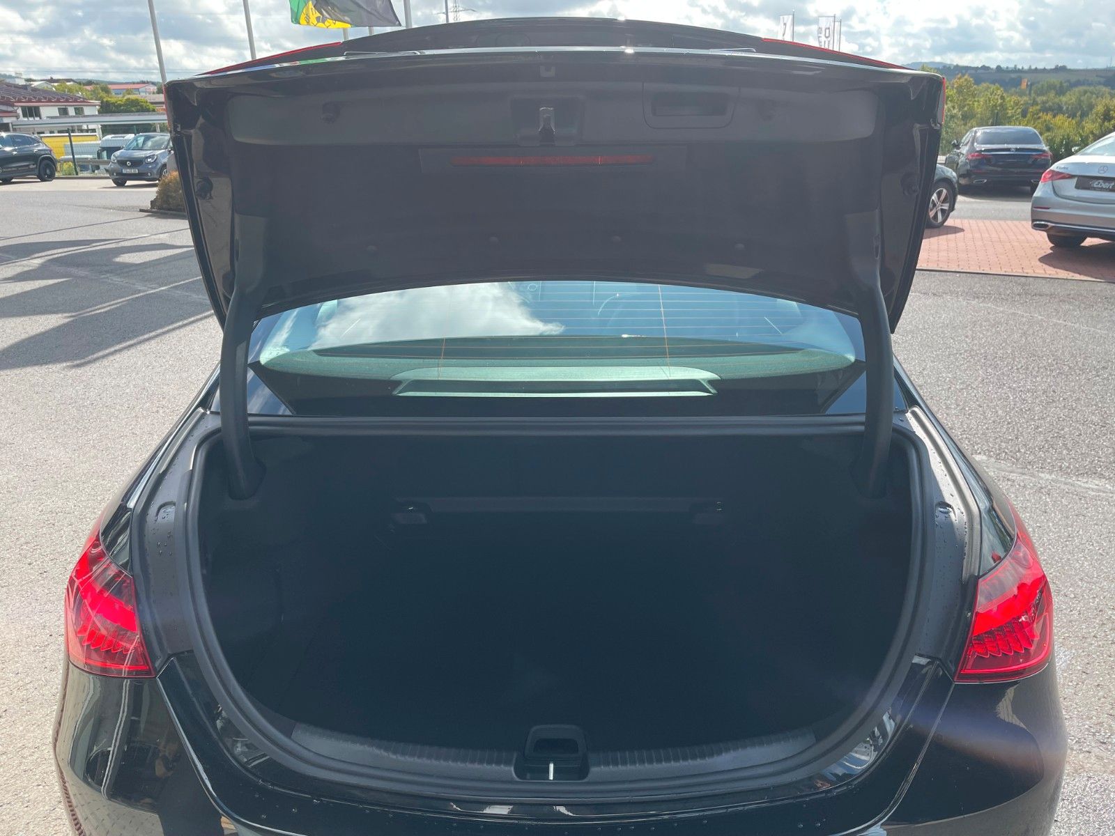 Fahrzeugabbildung Mercedes-Benz C 200 d AVANTGARDE 360°+TOTW+Carplay+Ambiente