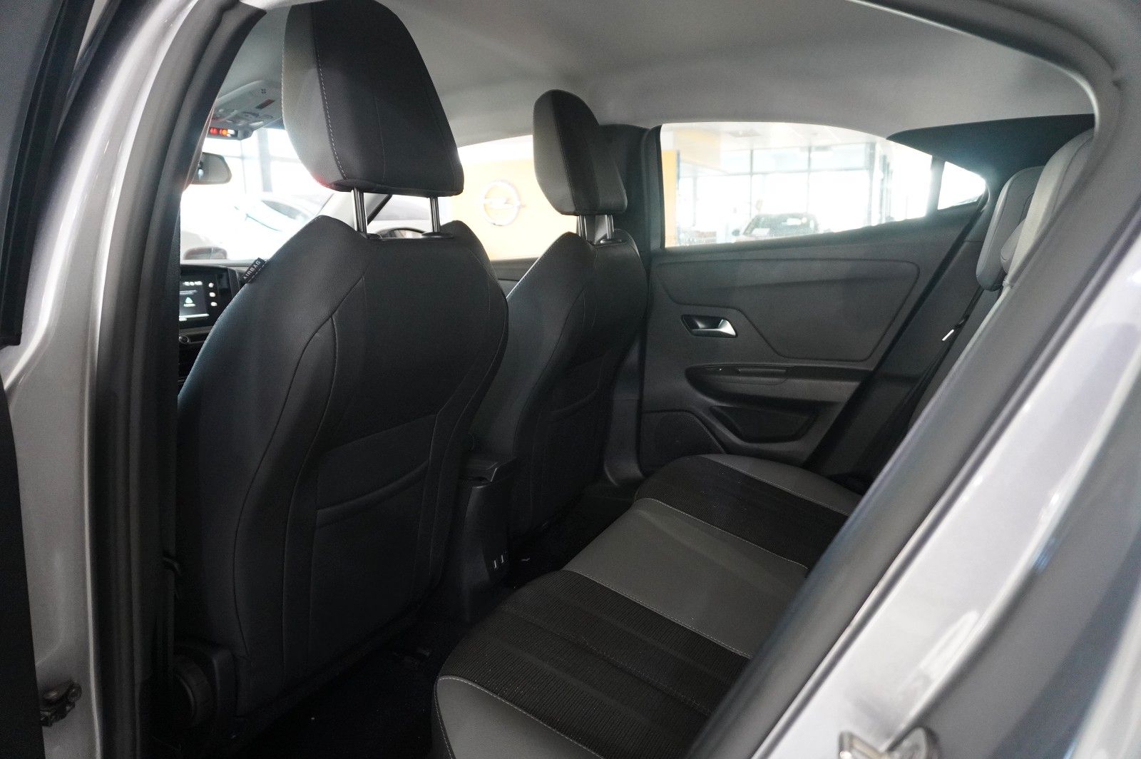 Fahrzeugabbildung Opel Mokka ELEGANCE 1.2T NAVI/LED/KAMERA/SPORT/SH/DAB