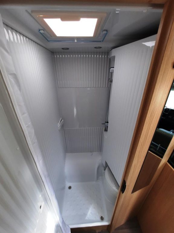 Fahrzeug Übersicht 18 Fahrzeugabbildung Sunlight A 60 Verfüg. / Sparen Sie 4.033,- €