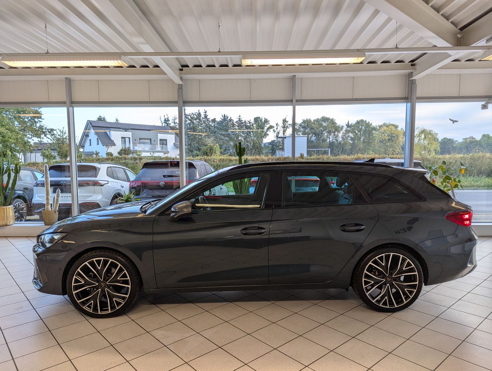 CUPRA Leon 1.5 eTSI Sennh Matrix Pano Edge/Dynamic AHK - Image 4