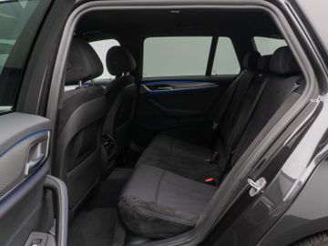Fahrzeugabbildung BMW 520d xDr Tour HUD DAB Komfortzugang HI-FI