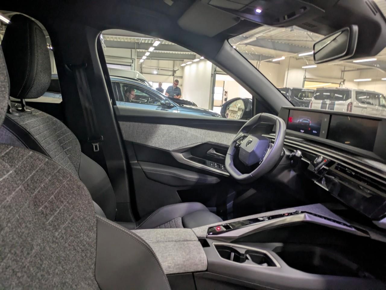 Fahrzeugabbildung Peugeot 3008 Hybrid 145 ALLURE E-DSC NAVI/LED/KAMERA