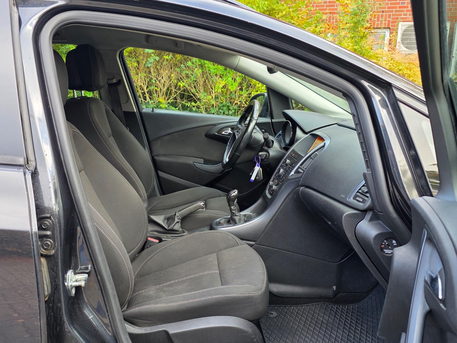 Opel Astra 2015 — photo 16